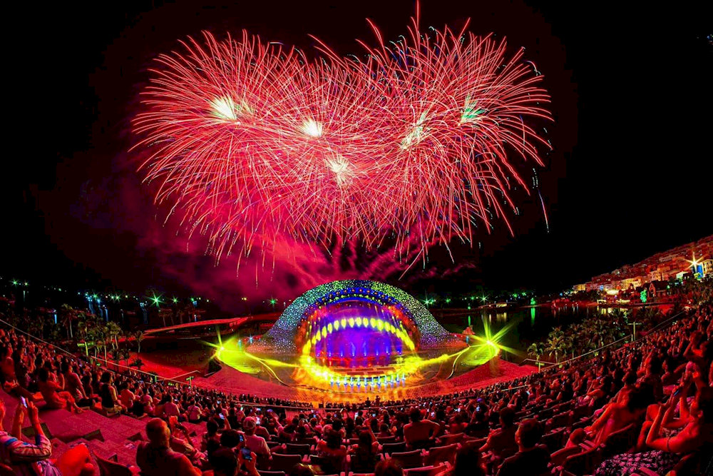 Visitors will be amazed by the stunning stage effects, sound, and lighting